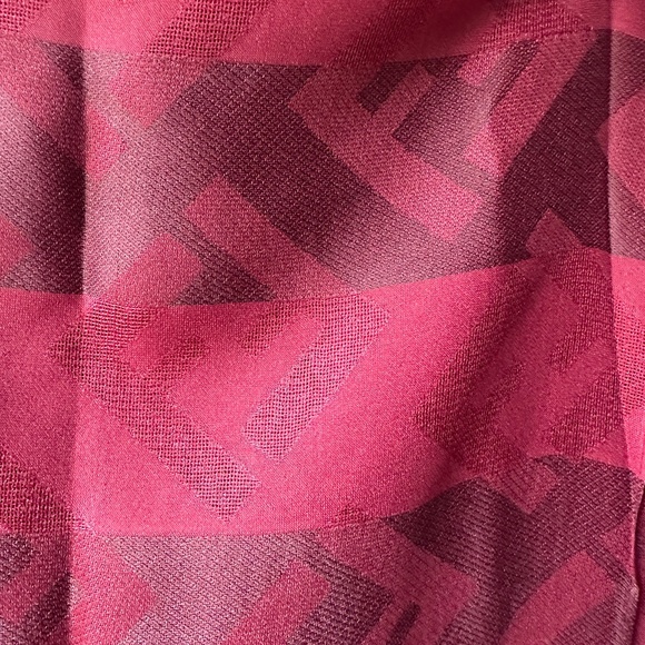 New with tag designer women's Scarf. - Picture 3 of 14